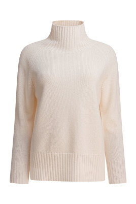 luxurious-beige-cashmere-knitwear-aw25