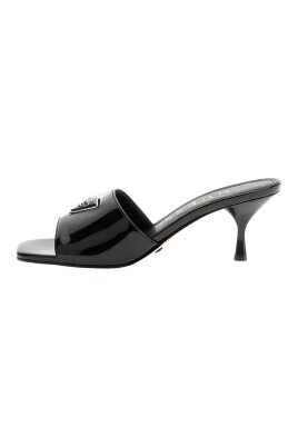sort-patent-firkantet-ta-sandaler