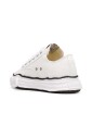 sneakers-blanches-en-toile-avec-embout-en-caoutchouc