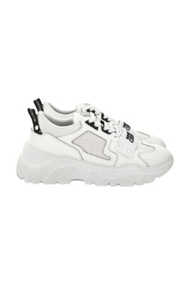 sneakers-blanches-pour-un-look-elegant