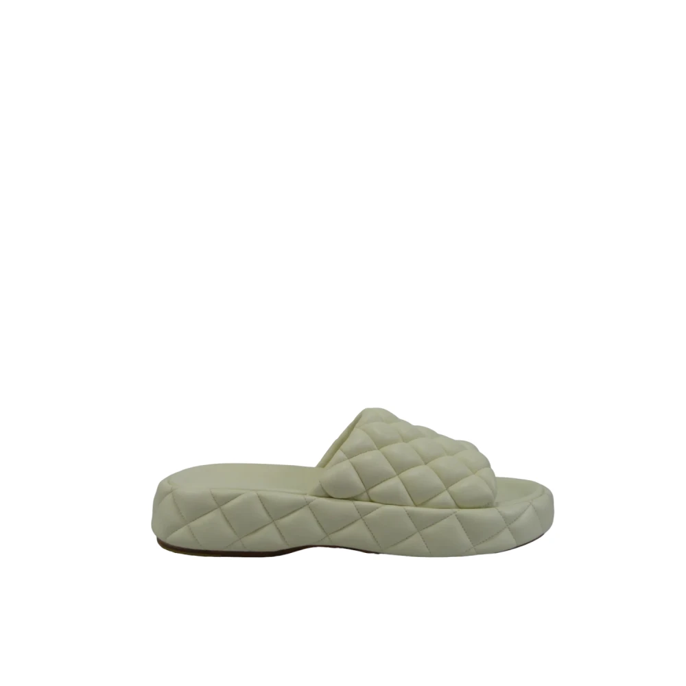 Shoes > Flip Flops & Sliders > Sliders - - Bottega Veneta - Modalova