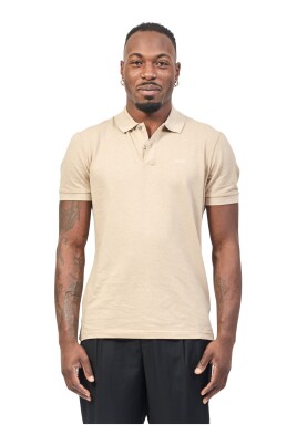 polo-beige-avec-logo-brode