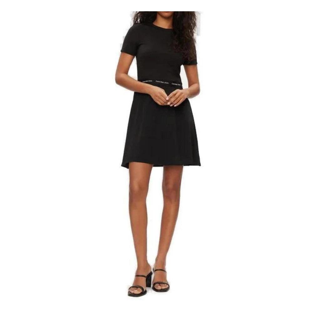Calvin Klein Jeans Zwarte Bedrukte Korte Mouw Jurk Black Dames