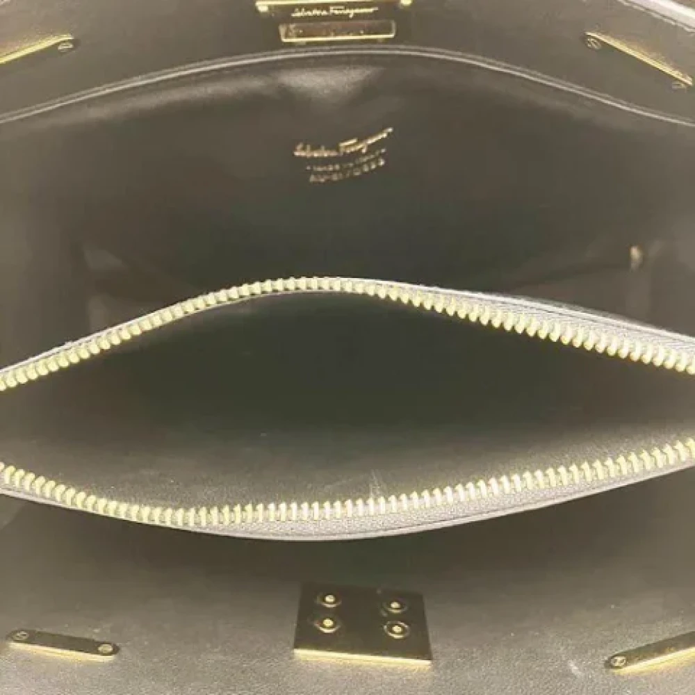Salvatore Ferragamo Pre-owned Leather handbags Black Dames