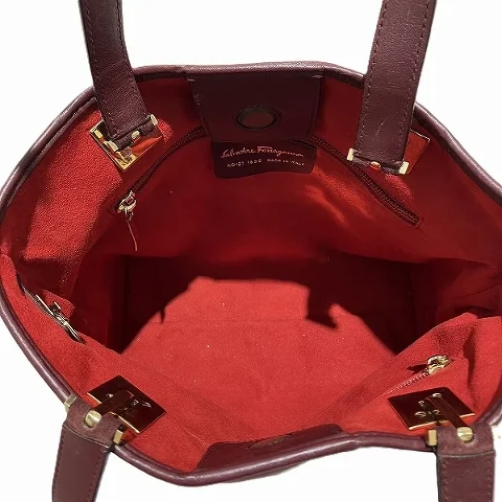Salvatore Ferragamo Pre-owned Canvas shoulder-bags Red Dames