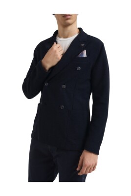 veste-bleue-en-tricot-a-double-boutonnage