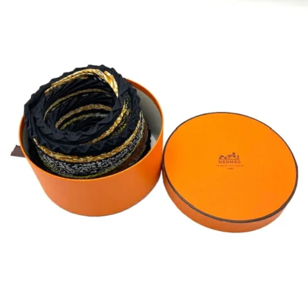 Hermès Vintage Pre-owned Silk scarves Black Dames