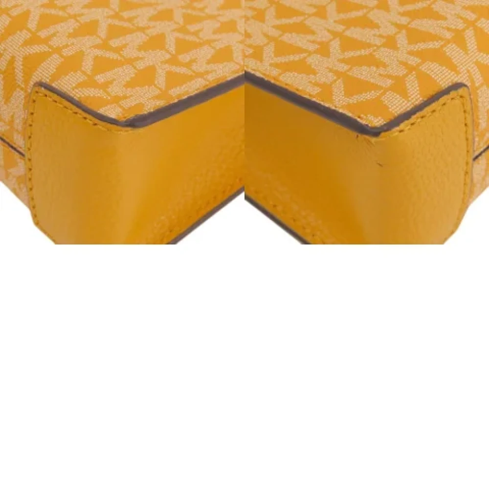 Michael Kors Pre-owned Canvas handbags Yellow Dames