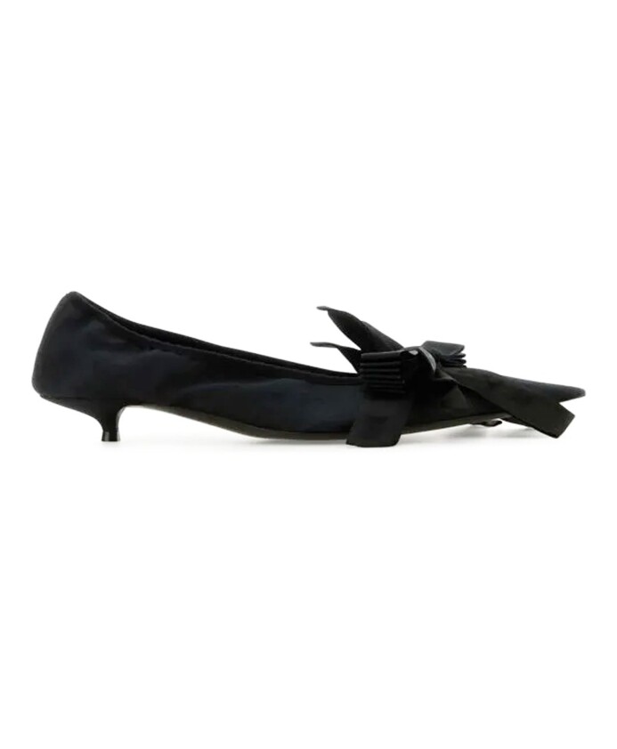 black-pumps-with-fabric-bow