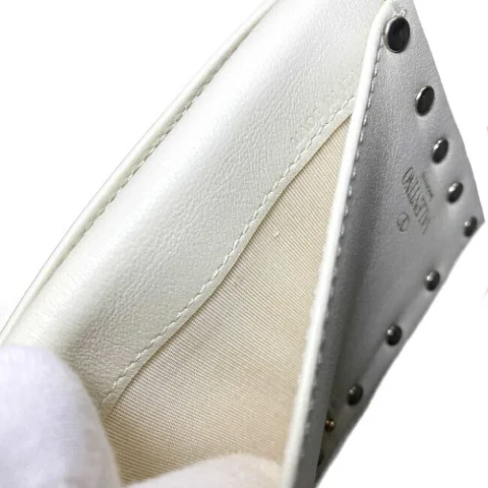 Valentino Vintage Pre-owned Leather wallets Beige Dames