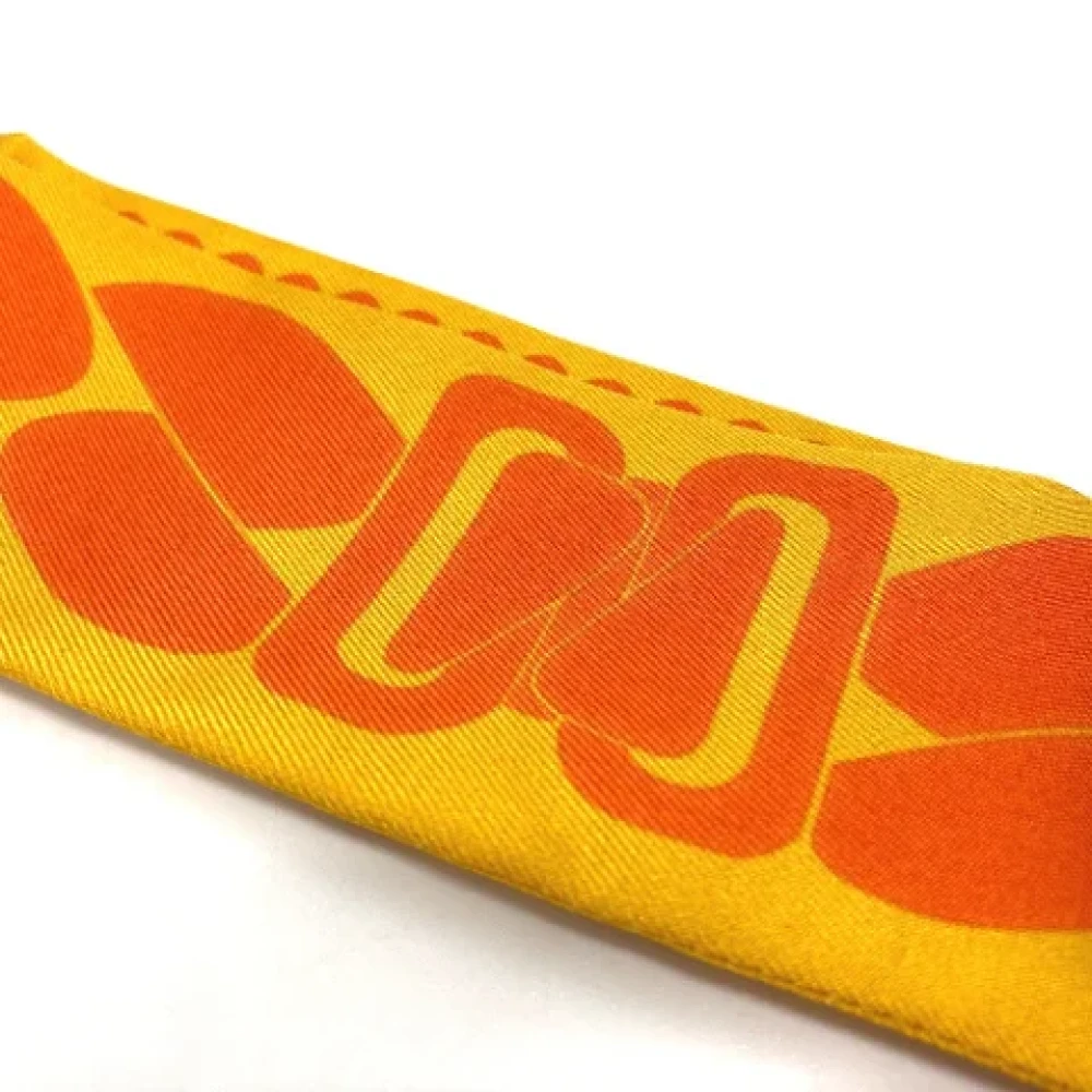 Hermès Vintage Pre-owned Silk scarves Orange Dames