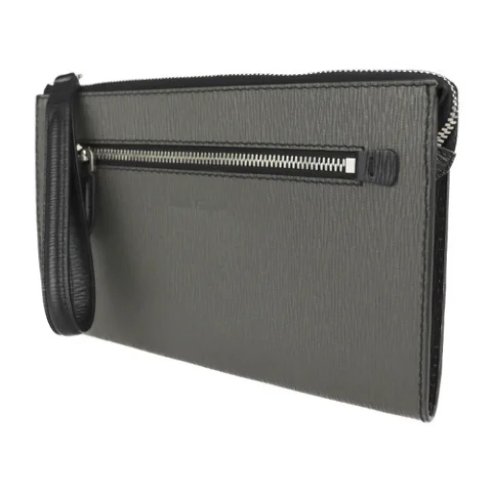 Salvatore Ferragamo Pre-owned Leather clutches Gray Dames