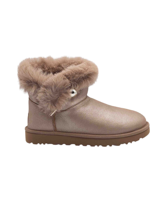 fluffy-mini-boot-pin-style