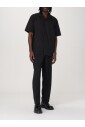 chemise-noire-design-minimaliste