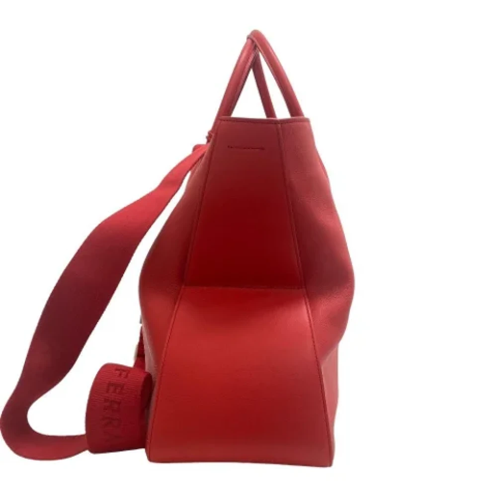Salvatore Ferragamo Pre-owned Leather handbags Red Dames