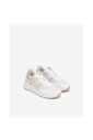 baskets-blanches-avec-clous-dores