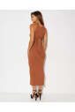 robe-midi-caramel-ajustee