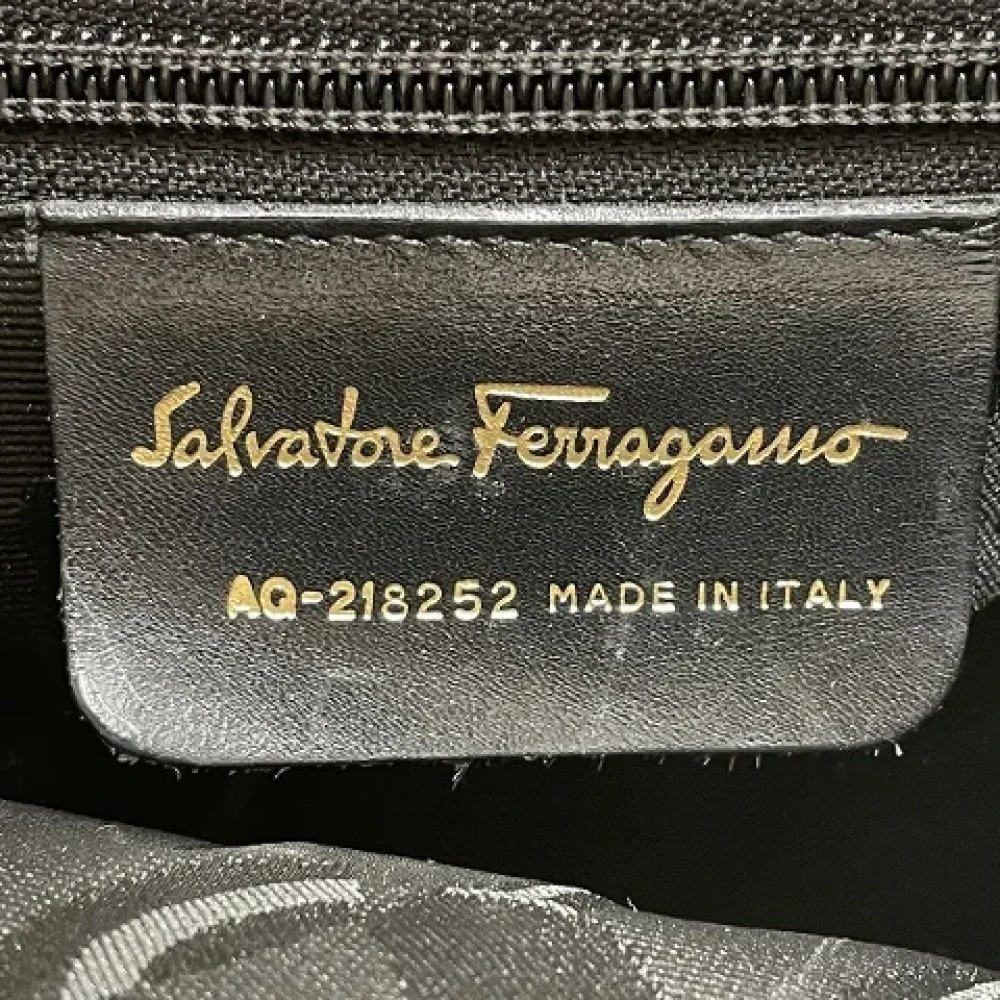 Salvatore Ferragamo Pre-owned Leather handbags Beige Dames
