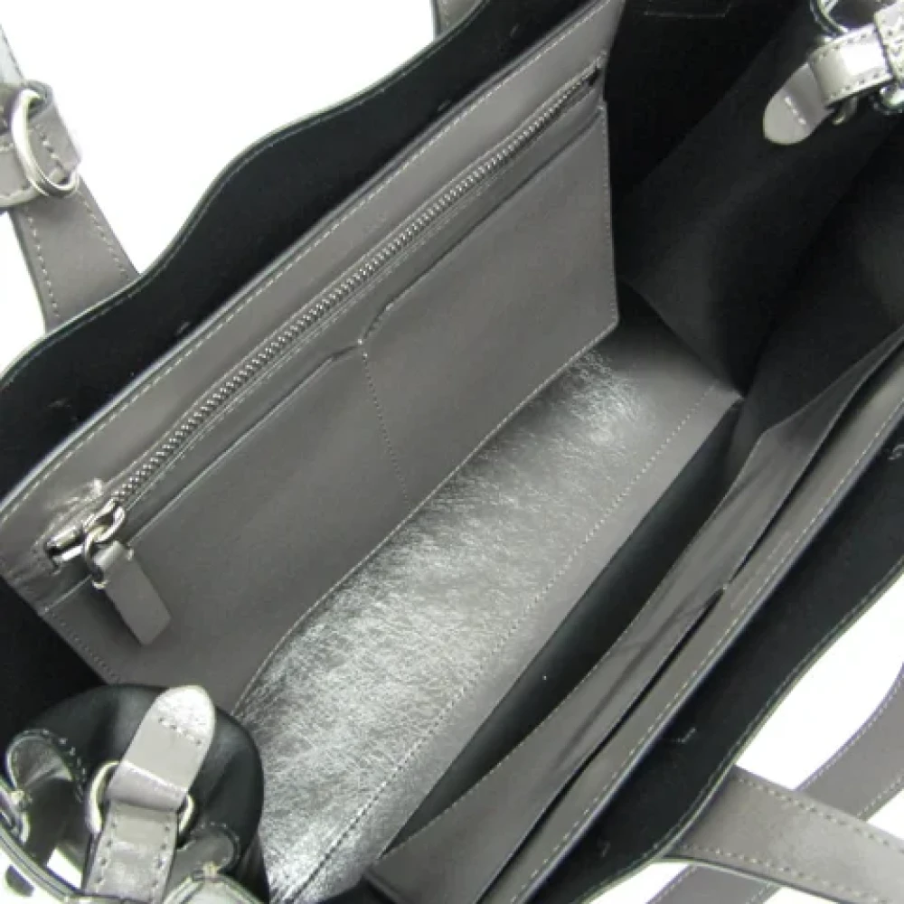 Burberry Vintage Pre-owned Leather shoulder-bags Gray Dames