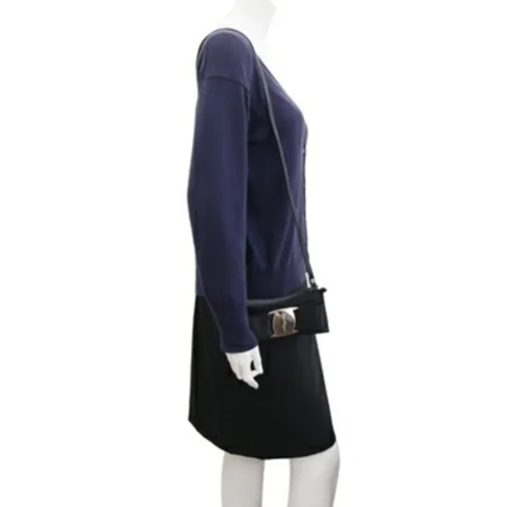 Salvatore Ferragamo Pre-owned Canvas shoulder-bags Black Dames
