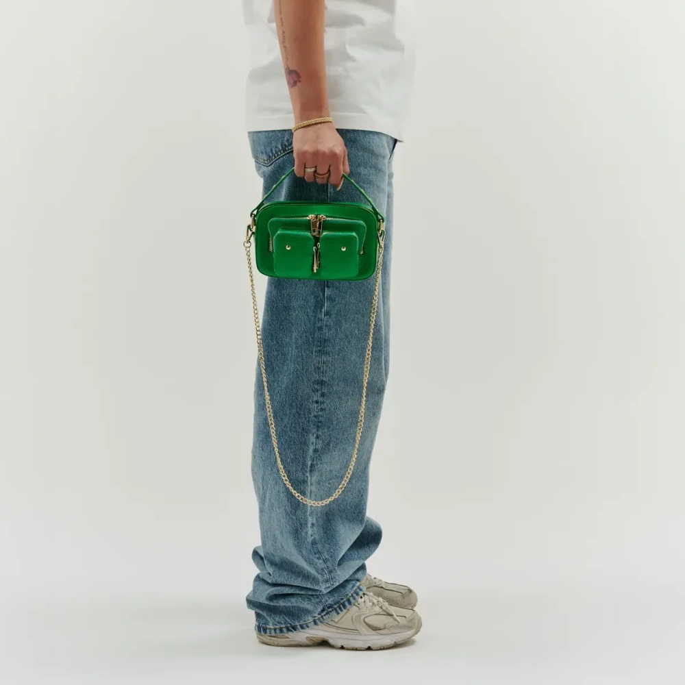 Núnoo Klassieke Zwarte Crossbody Tas met Gouden Details Green Dames
