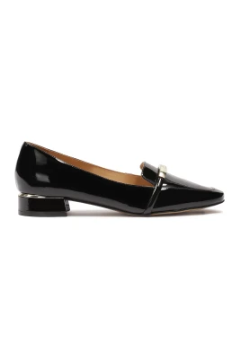 Platta lackpumps