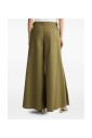 green-jeans-with-classic-five-pockets