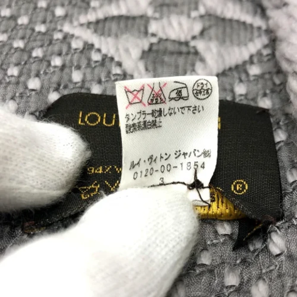 Louis Vuitton Vintage Pre-owned Fabric scarves Gray Dames