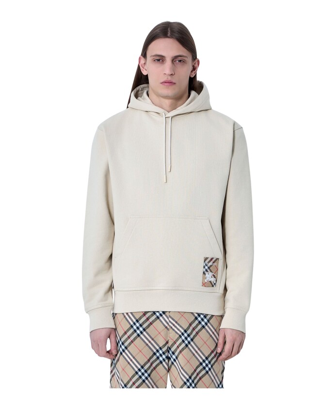 hoodie-met-logo-patch