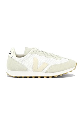 stylish-sneakers-for-everyday-wear