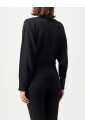 pull-noir-epaules-denudees