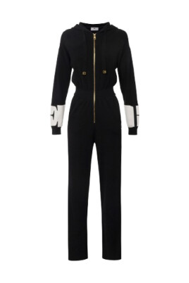 ensemble-noir-en-viscose-avec-logos-incrustes