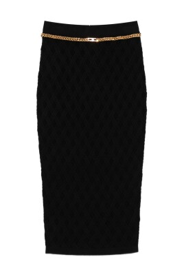 jupe-noire-a-motif-geometrique-et-ceinture-chaine