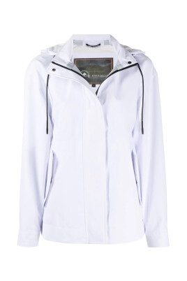 veste-blanche-avec-logo-elegant