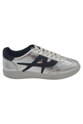 sneaker-en-cuir-metallise-au-style-vintage