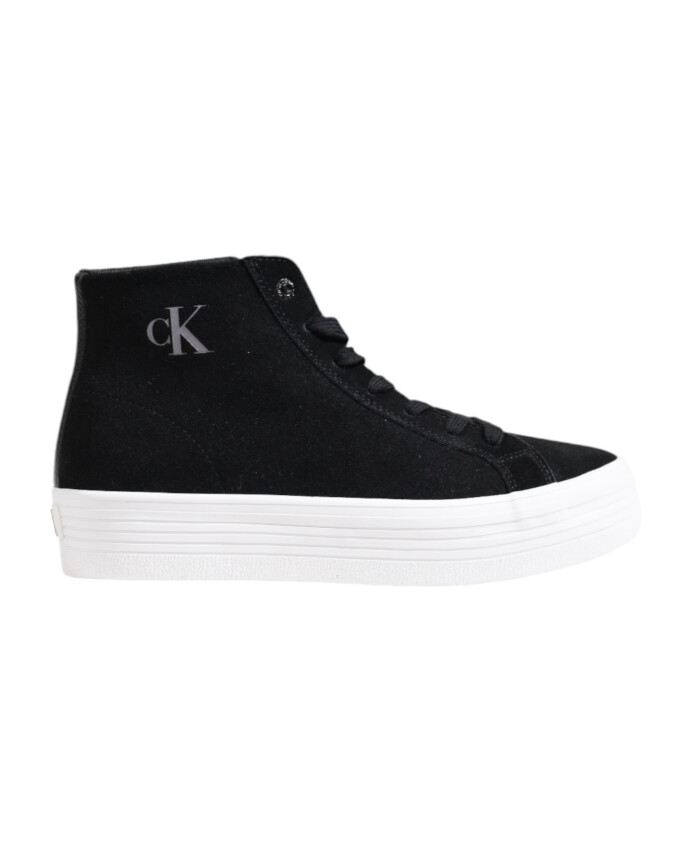 sneakers-en-cuir-noir-avec-semelle-en-caoutchouc