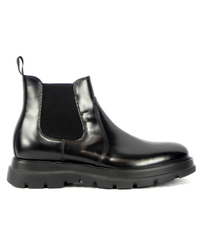 stylish-chelsea-boots