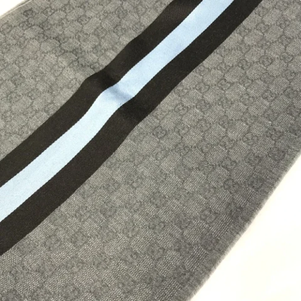 Gucci Vintage Pre-owned Wool scarves Gray Heren