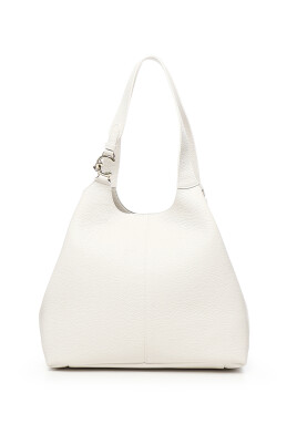 white-handbag-with-magnetic-closure