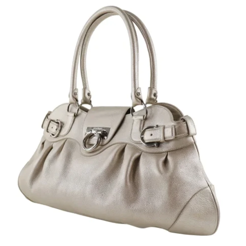 Salvatore Ferragamo Pre-owned Leather shoulder-bags Beige Dames