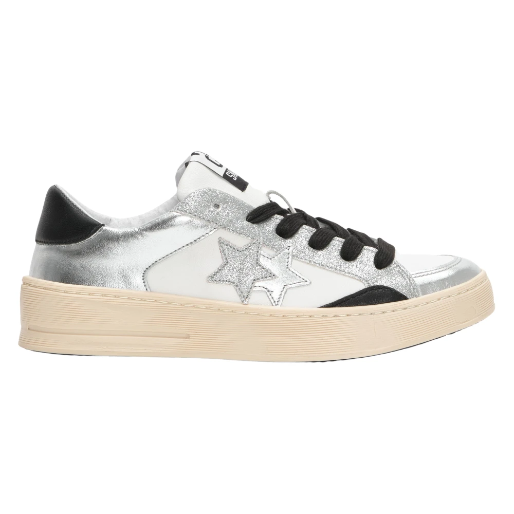 2Star Witte leren sterrensneakers met zilveren en zwarte details Dames Schoenen Grijs