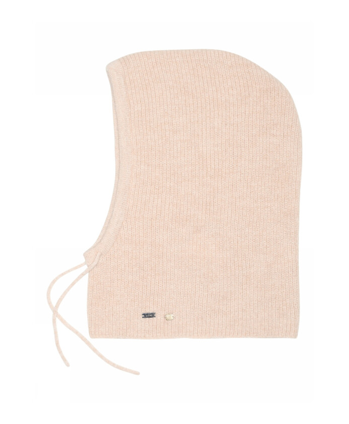 bonnet-en-maille-douce-sable-de-plage