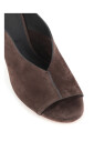 sandale-en-daim-marron-fonce-decoupe-en-v