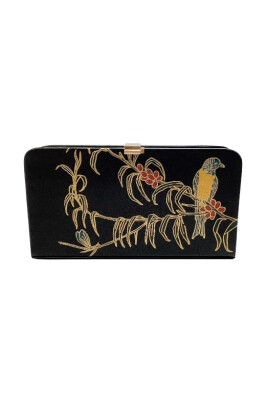 pre-owned-leather-clutches