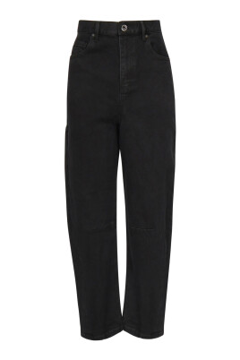 black-denim-jeans-curved-leg