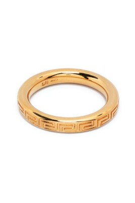 bijoux-elegants-avec-details-greca