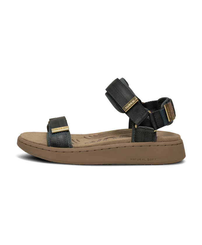 line-flat-sandals