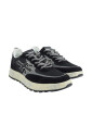 black-sneakers-with-ergonomic-sole