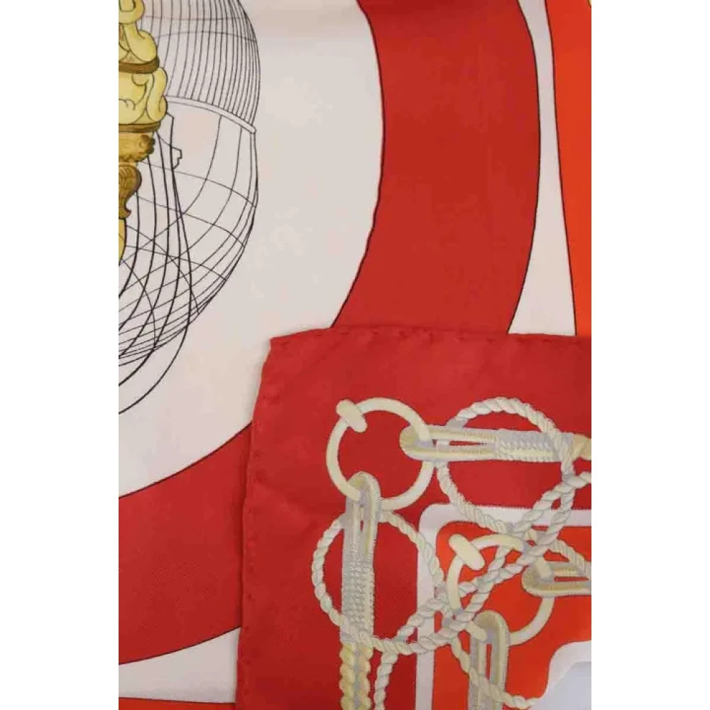 Hermès Vintage Pre-owned Silk scarves Red Dames