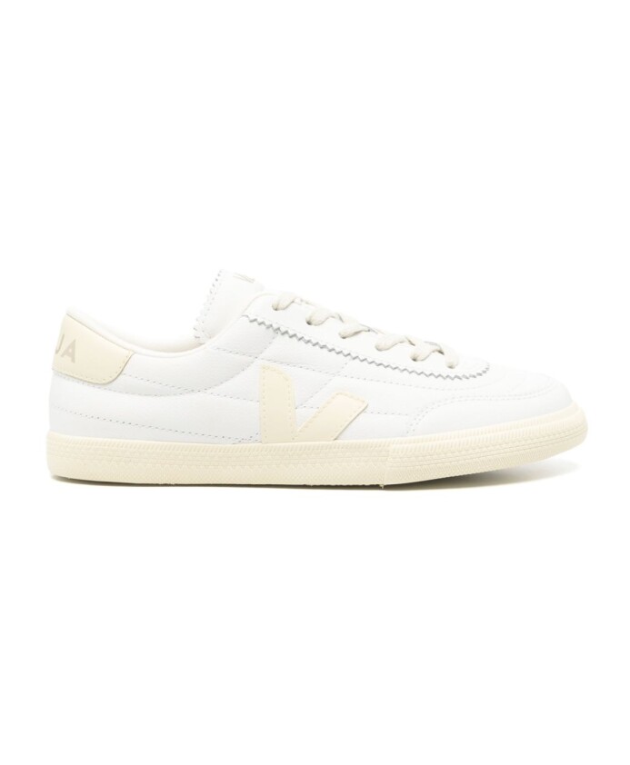 white-sneakers-for-all-day-comfort